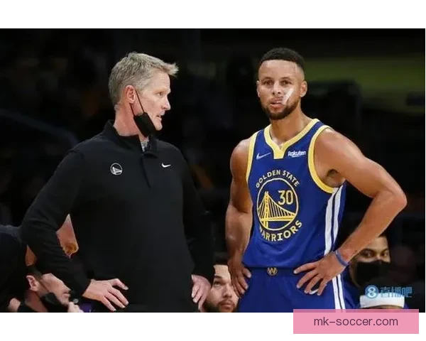 科尔称库里恢复健康即可出战同时力挺桑托斯自信迎接挑战球队前景乐观