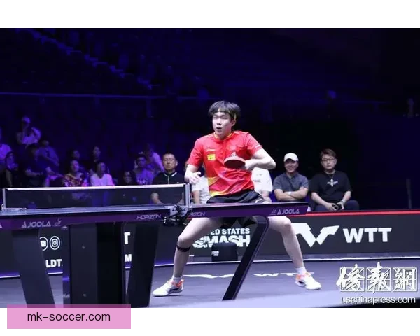 王楚钦赛场拼搏举动感动球迷采访中忽然双手撑地全力以赴